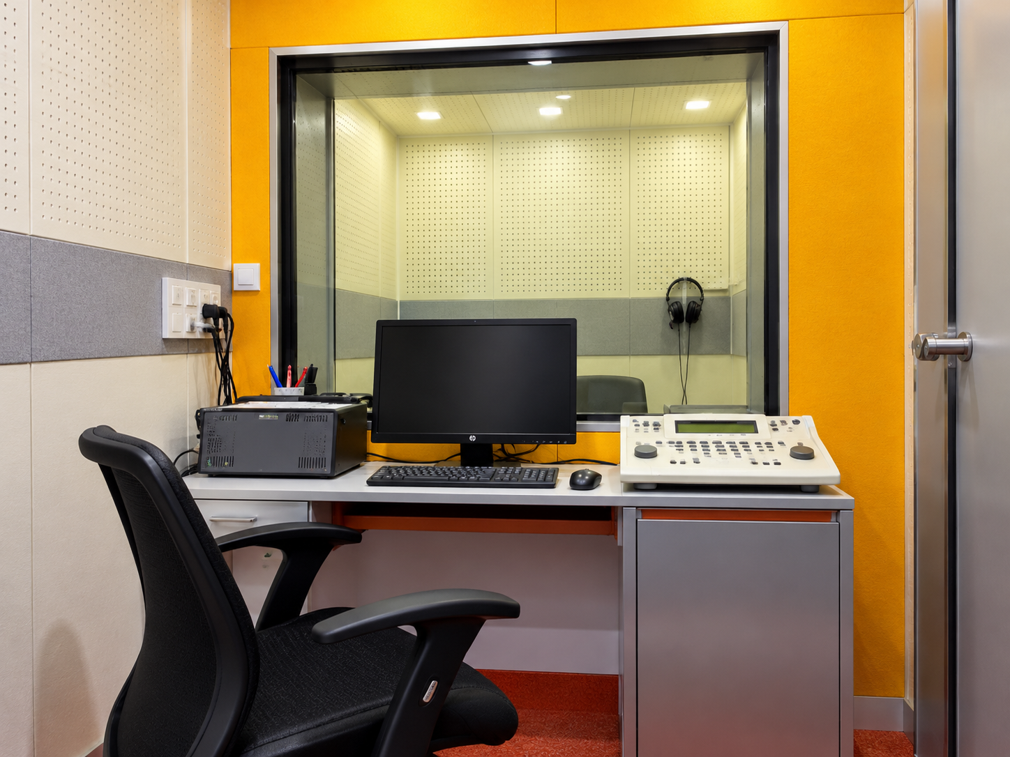 Speech Room, photo 1